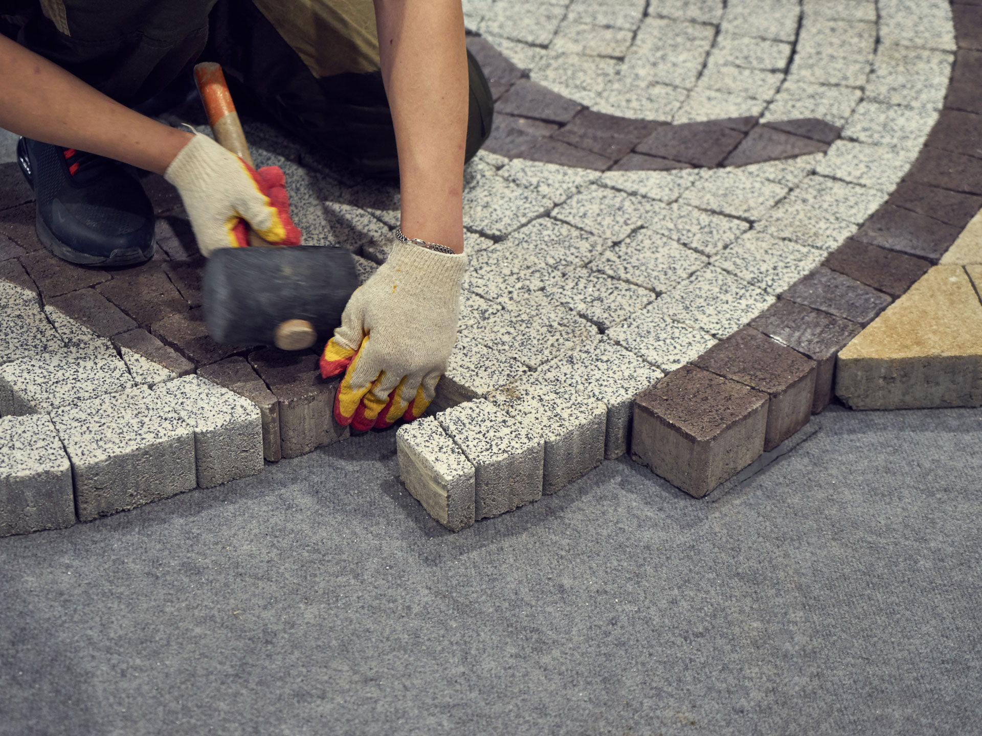 PARKE VE BORDÜR TAMİRAT İŞLERİ YAPTIRILACAKTIR