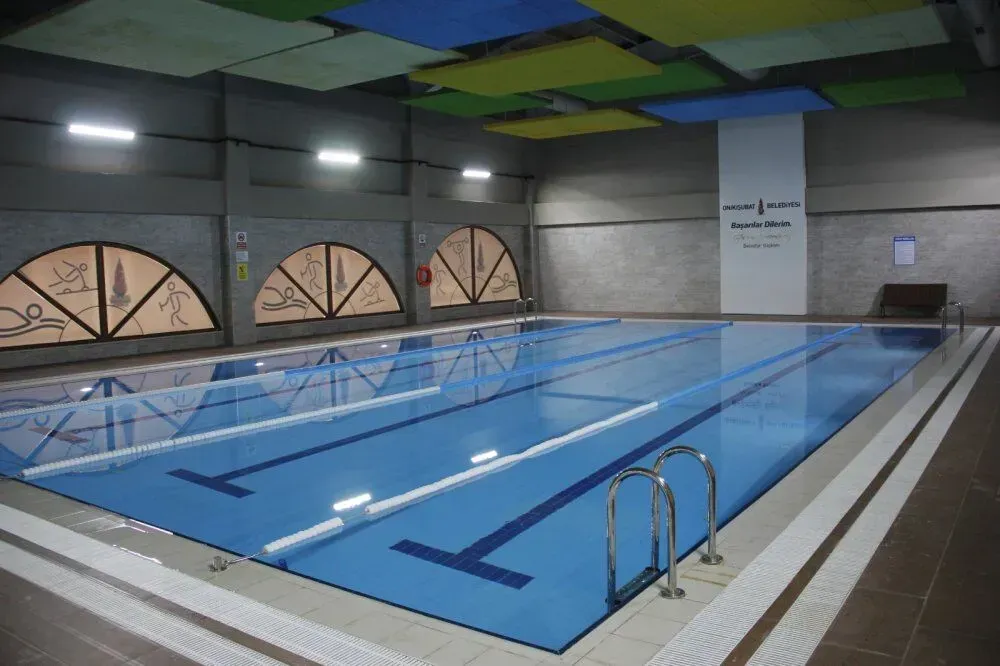 Onikişubat yüzme havuzları iftar sonrasında faaliyette