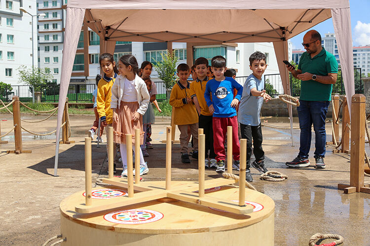 06 2025 08 M A Y I S 05 20250517 2 69086348 113035369