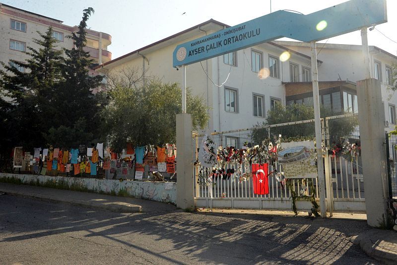 A Y S E R C A L I K O R T A O K U L U N D A S E S S I Z 23 N I S A 1273875 379161