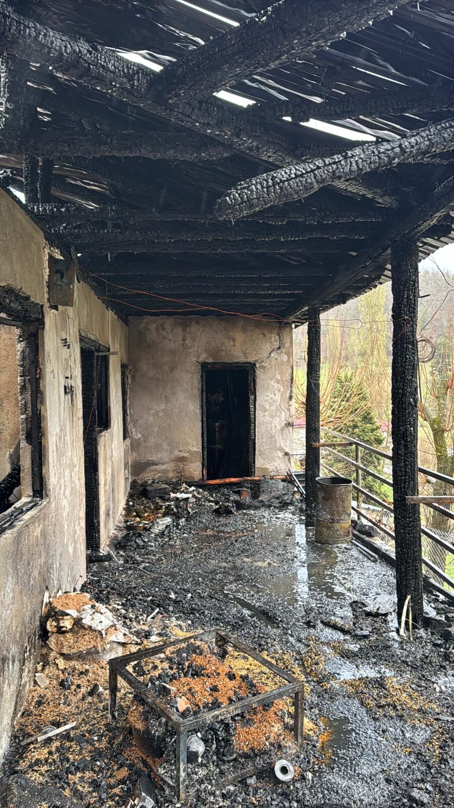 E V I N D E C I K A N Y A N G I N D A H A Y A T I N I K A Y B E T T I 1268968 377650