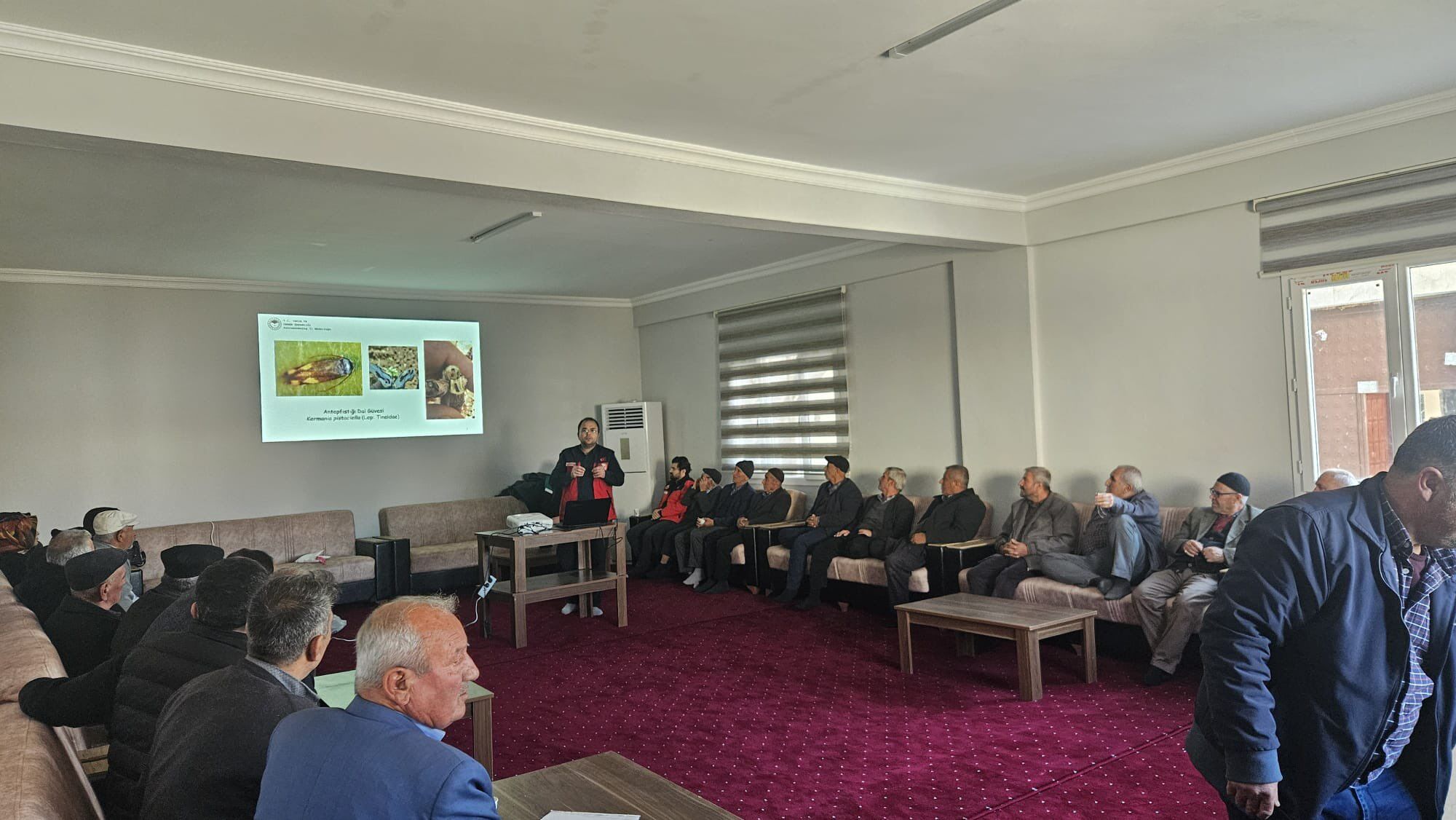 H E0W3N K W M A A Qiws