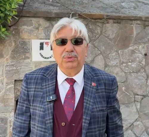 İsa Divanlı Mahallesi Muhtarı Selahattin Poyraz