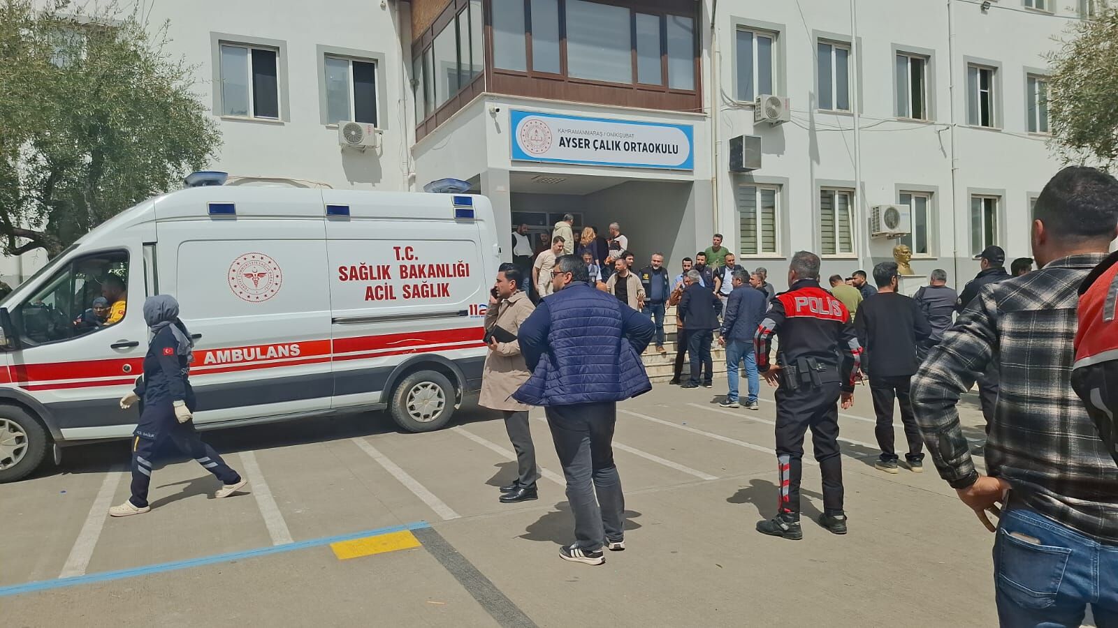 #Kahramanmaraş Ayser Çalık Ortaokulu’na silahlı saldırının gerçekleştirildiği an..