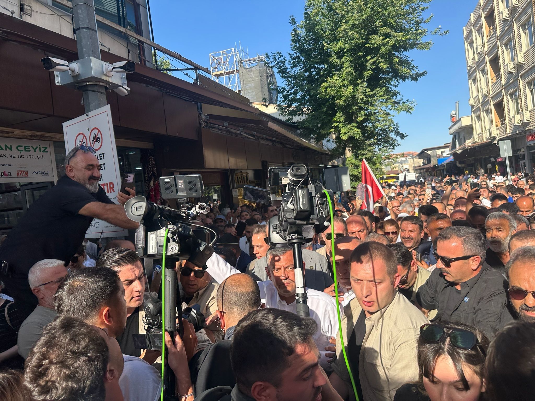 Ozgur Ozel Ya Bu Oyunu Bozacagiz Ya Yen 1385117 411353 (1)
