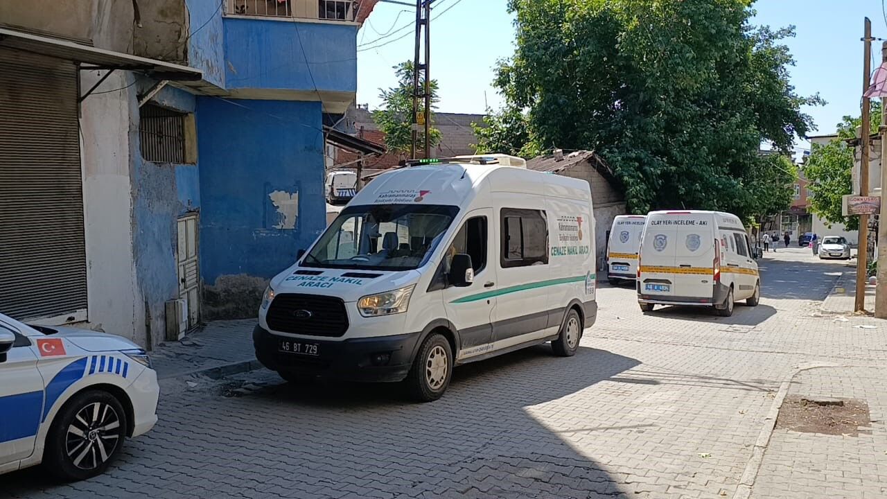 A W740777 02
