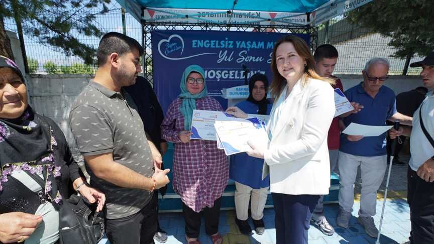Engelsiz Yasam Merkezi Yil Sonu Sergisi 4