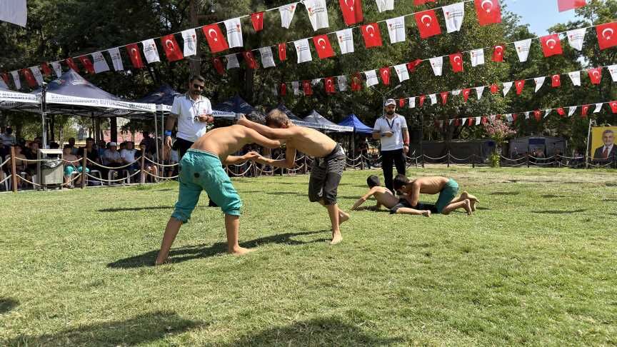 Geleneksel Ağustos Fuarı Güreşleri6.Jpg