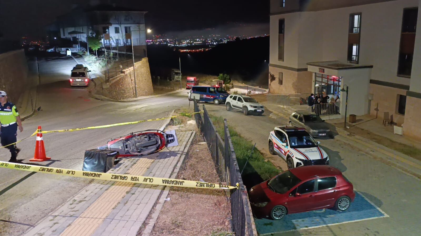 Bebek bekleyen yeni evli çiftin bindiği motosiklet kabusları oldu