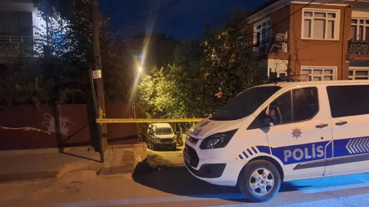 2'si kardeş 3 kişi, bir apartman dairesinde öldürülmüş halde bulundu