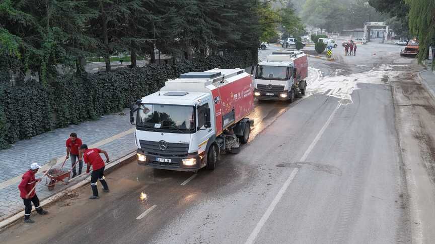 Elbistan Pınarbaşı Caddesi Büyükşehir’in Çalışmalarıyla Tertemiz