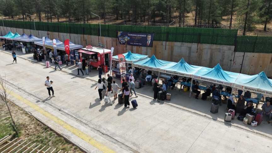 Kahramanmaraş’a Gelen Gençlere Otogardan Başlayan Sıcak Karşılama