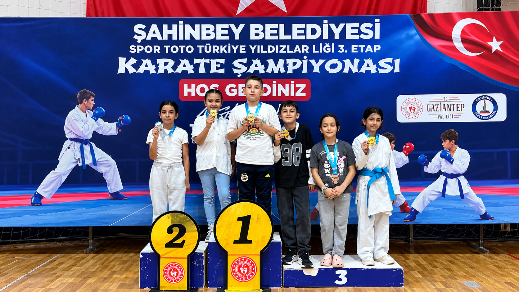 Kahramanmaraşlı Karatecilerden 10 Madalyalık Büyük Başarı