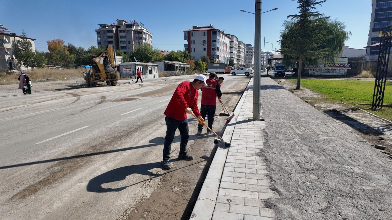 Elbistan’ın İşlek Caddesinde Kapsamlı Temizlik